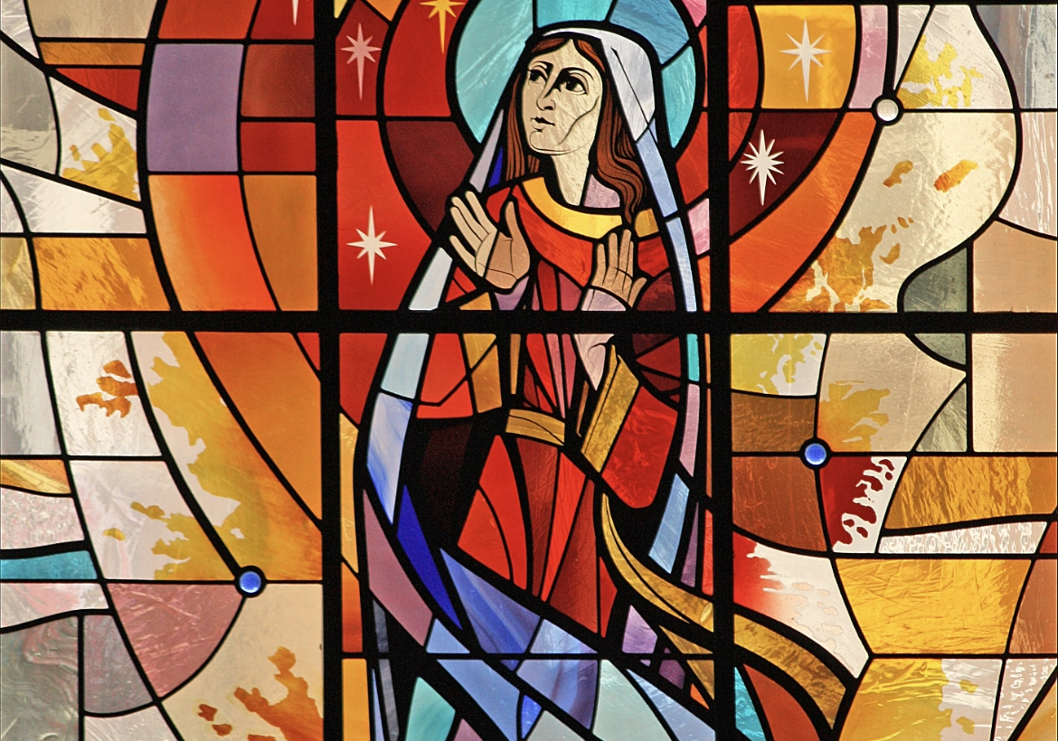 vitrail de l'assomption de la Vierge Marie